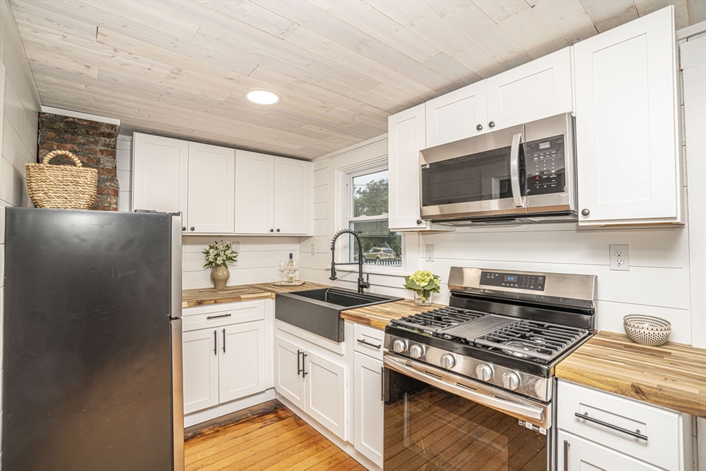 235 Sconticut Neck Road Fairhaven, MA 02719 - Photo 8 of 27 Gallery Image 8