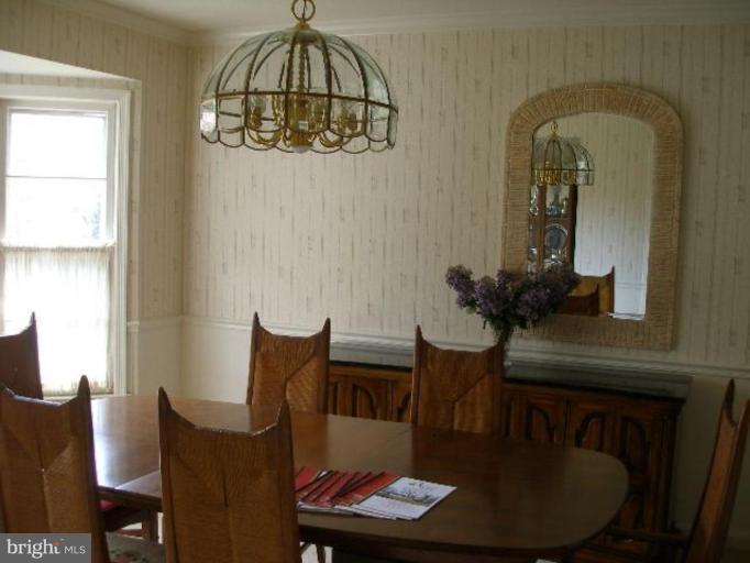 1324 Pine Tree Road McLean, VA 22101 - Photo 8 of 23 a dining room with furniture and window