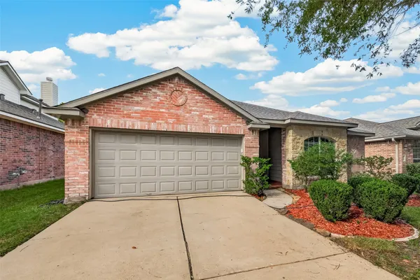 $2,300 | 13109 Rippling Creek Lane, Pearland, TX 77584