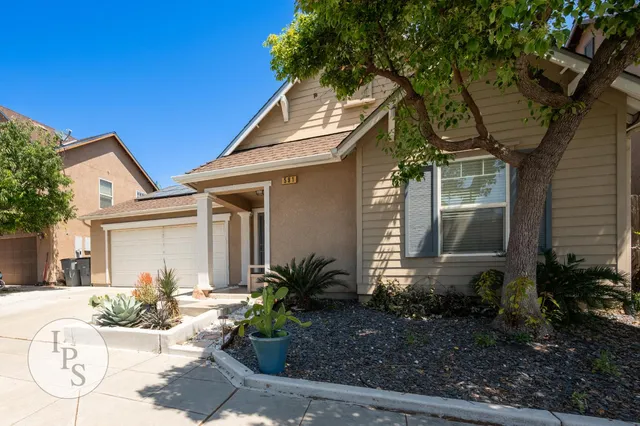 $2,300 | 591 South Bundy Drive, Fresno, CA 93727