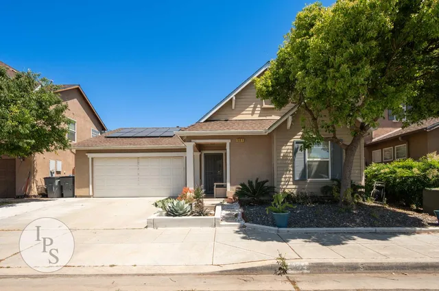 $2,300 | 591 South Bundy Drive, Fresno, CA 93727