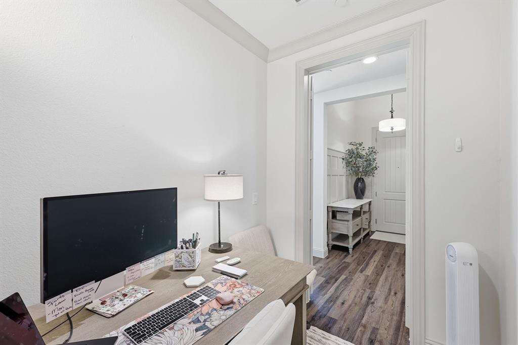 401 Lavender Lane Fairview, TX 75069 - Photo 10 of 40 a living room with furniture and a flat screen tv