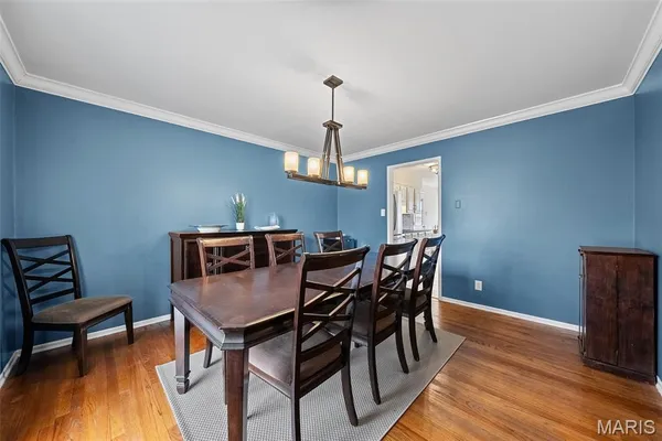 $689,900 | 2046 Willow Leaf Drive, St. Louis, MO 63131