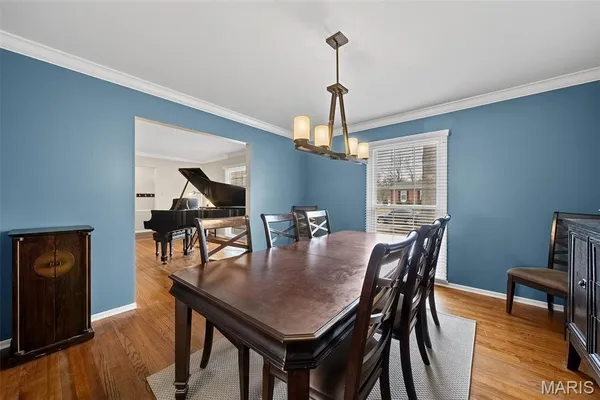 $689,900 | 2046 Willow Leaf Drive, St. Louis, MO 63131