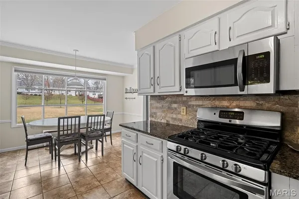 $689,900 | 2046 Willow Leaf Drive, St. Louis, MO 63131