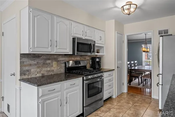 $689,900 | 2046 Willow Leaf Drive, St. Louis, MO 63131