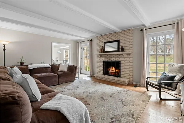 $689,900 | 2046 Willow Leaf Drive, St. Louis, MO 63131