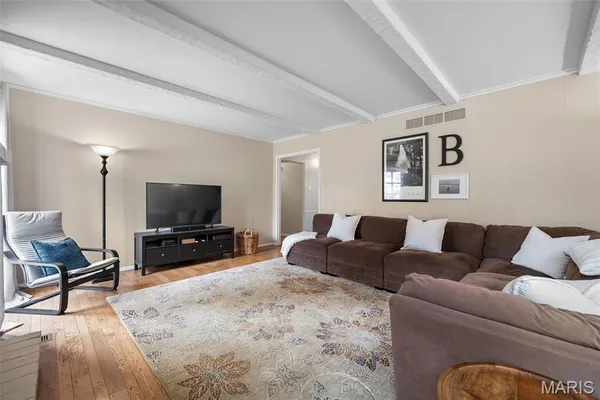 $689,900 | 2046 Willow Leaf Drive, St. Louis, MO 63131