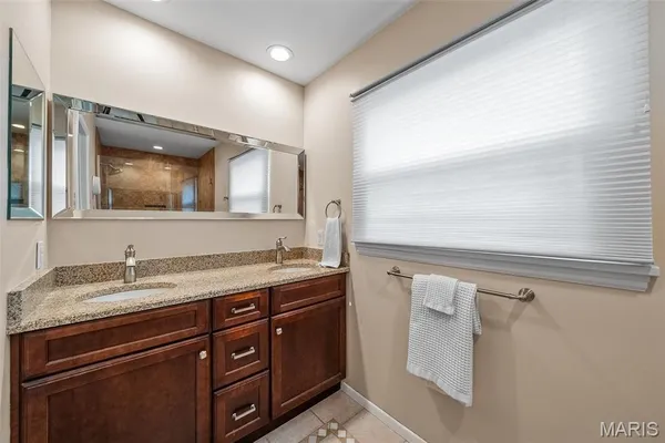 $689,900 | 2046 Willow Leaf Drive, St. Louis, MO 63131