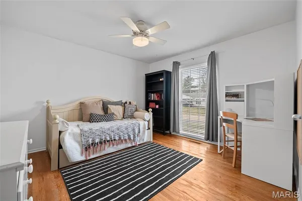 $689,900 | 2046 Willow Leaf Drive, St. Louis, MO 63131