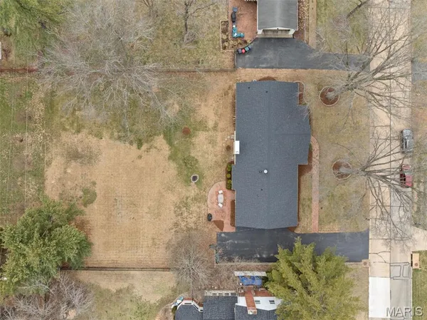 $689,900 | 2046 Willow Leaf Drive, St. Louis, MO 63131