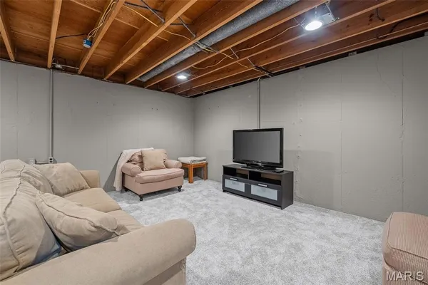 $689,900 | 2046 Willow Leaf Drive, St. Louis, MO 63131