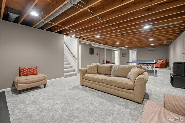 $689,900 | 2046 Willow Leaf Drive, St. Louis, MO 63131