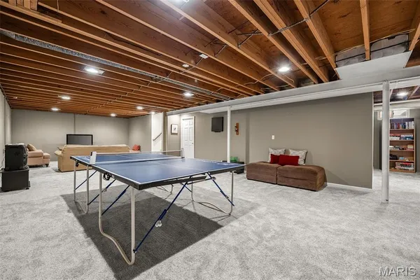 $689,900 | 2046 Willow Leaf Drive, St. Louis, MO 63131