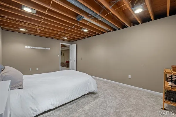 $689,900 | 2046 Willow Leaf Drive, St. Louis, MO 63131