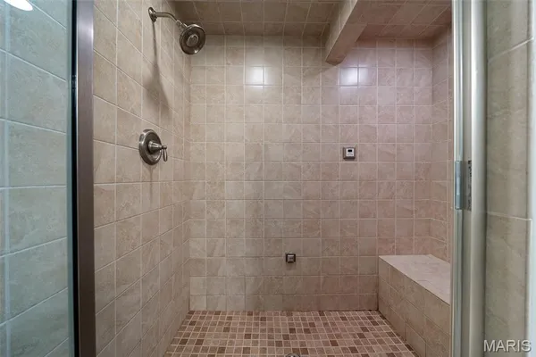 $689,900 | 2046 Willow Leaf Drive, St. Louis, MO 63131