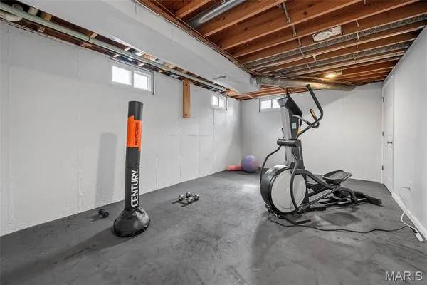 $689,900 | 2046 Willow Leaf Drive, St. Louis, MO 63131