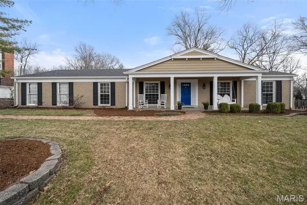 $689,900 | 2046 Willow Leaf Drive, St. Louis, MO 63131