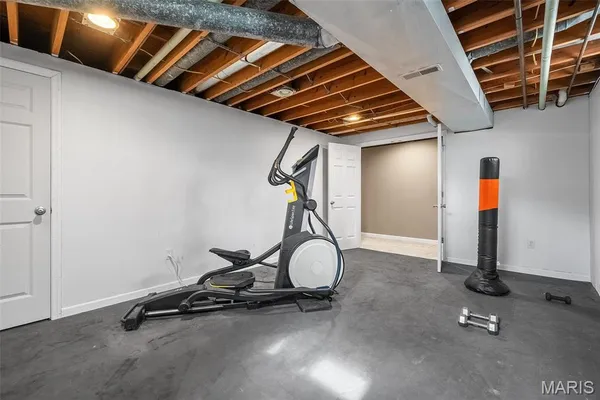 $689,900 | 2046 Willow Leaf Drive, St. Louis, MO 63131