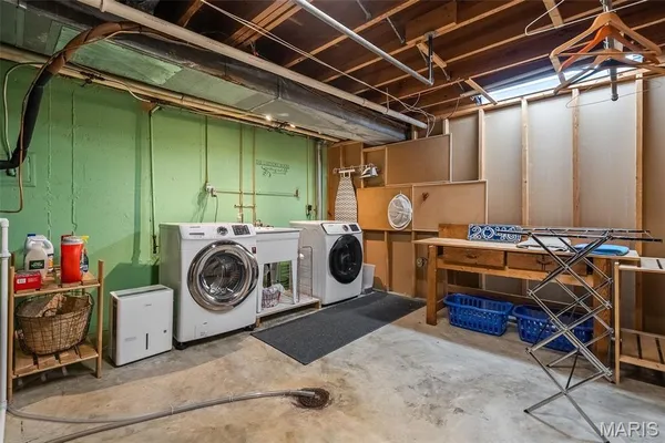 $689,900 | 2046 Willow Leaf Drive, St. Louis, MO 63131