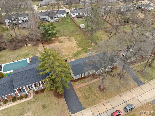 $689,900 | 2046 Willow Leaf Drive, St. Louis, MO 63131