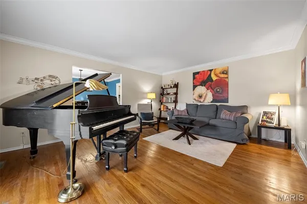 $689,900 | 2046 Willow Leaf Drive, St. Louis, MO 63131