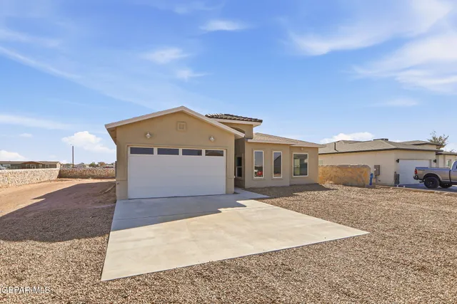 $335,000 | 450 Perla Bonita Road, Clint, TX 79836