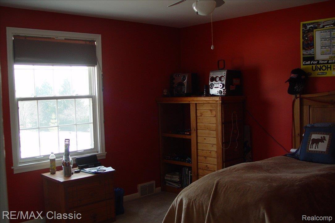 6450 Apple Orchard Lane Rochester, MI 48306 - Photo 11 of 19 Second Bedroom