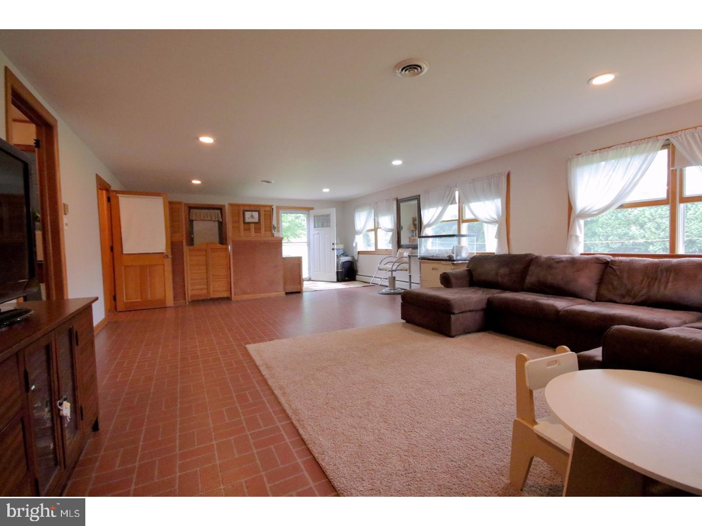 124 County House Road Sewell, NJ 08080 - Photo 4 of 23 Gallery Image 4