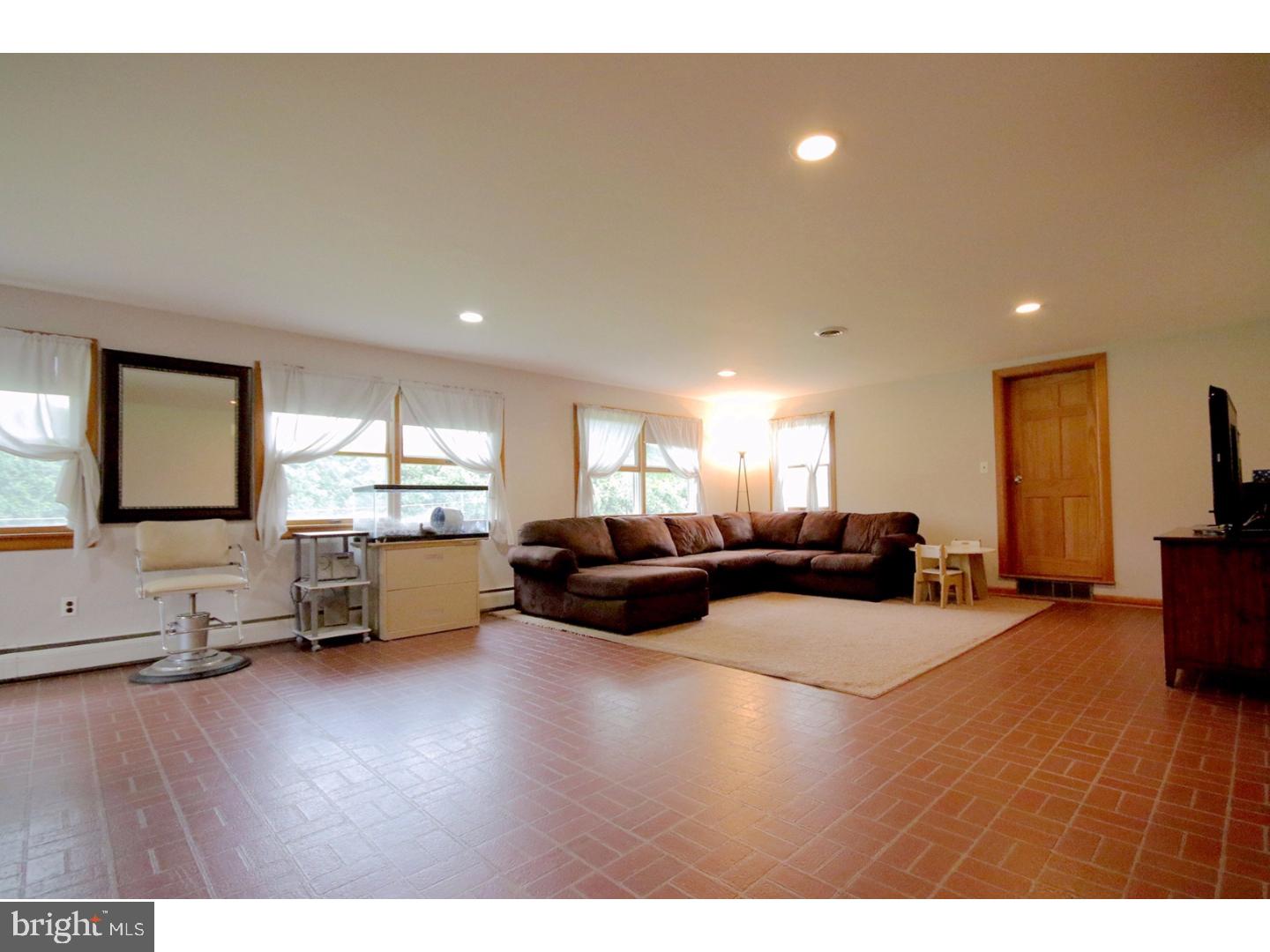 124 County House Road Sewell, NJ 08080 - Photo 5 of 23 Gallery Image 5