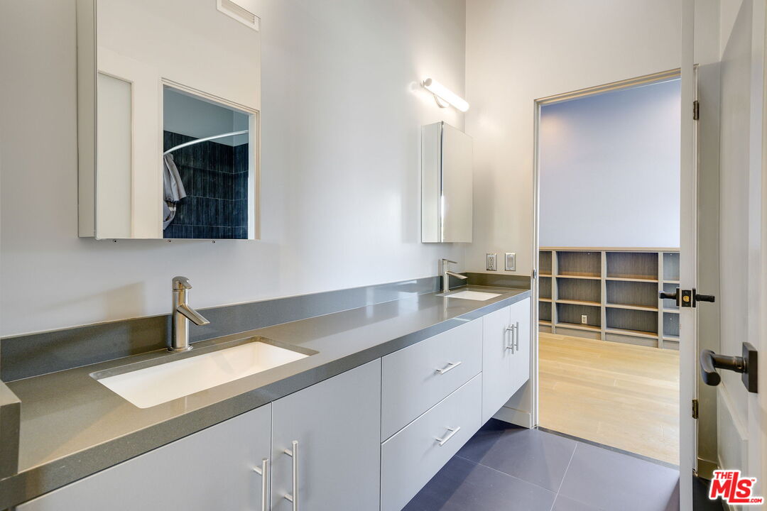 929 Dickson Street Marina del Rey, CA 90292 - Photo 20 of 31