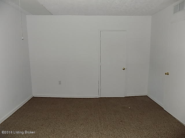 9911 Wingfield Road Louisville, KY 40291 - Photo 6 of 10 DSCN8010