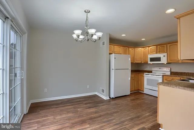 $338,500 | 33 Carousel Circle, Hershey, PA 17033