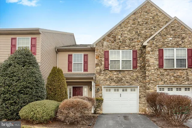 $338,500 | 33 Carousel Circle, Hershey, PA 17033