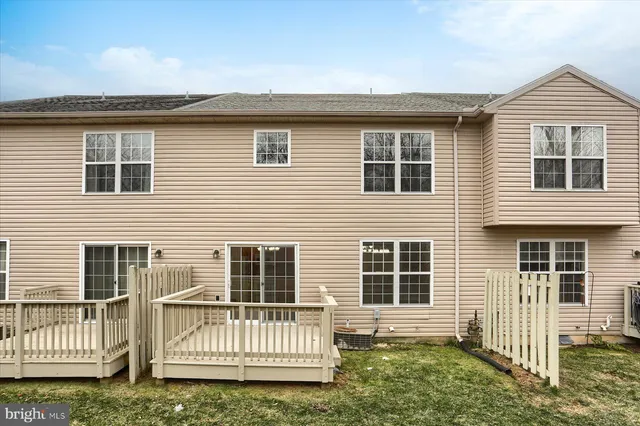 $338,500 | 33 Carousel Circle, Hershey, PA 17033