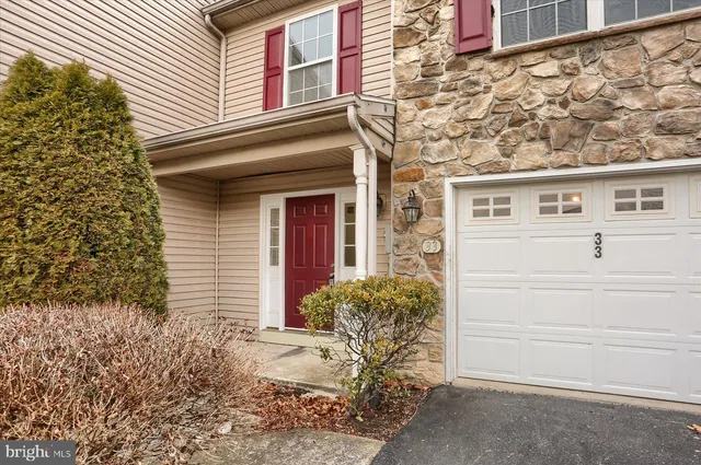 $338,500 | 33 Carousel Circle, Hershey, PA 17033