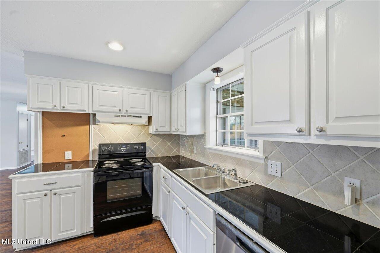 1214 Pineview Drive Clinton, MS 39056 - Photo 13 of 27 13-1214 Pineview Dr _ Home Tours MS