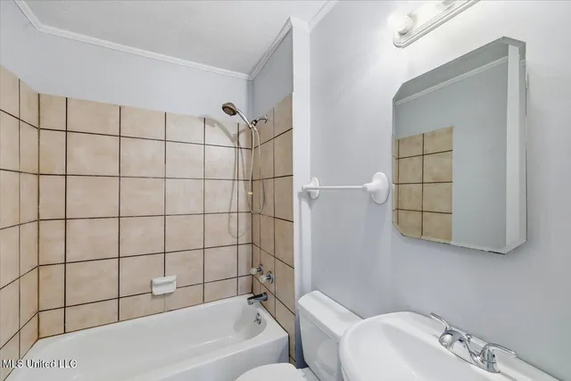 $209,900 | 1214 Pineview Drive, Clinton, MS 39056