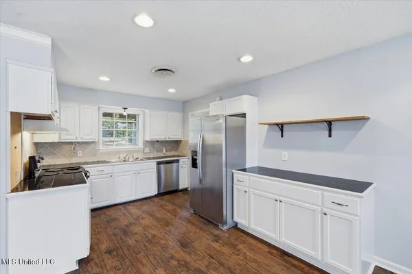 $209,900 | 1214 Pineview Drive, Clinton, MS 39056