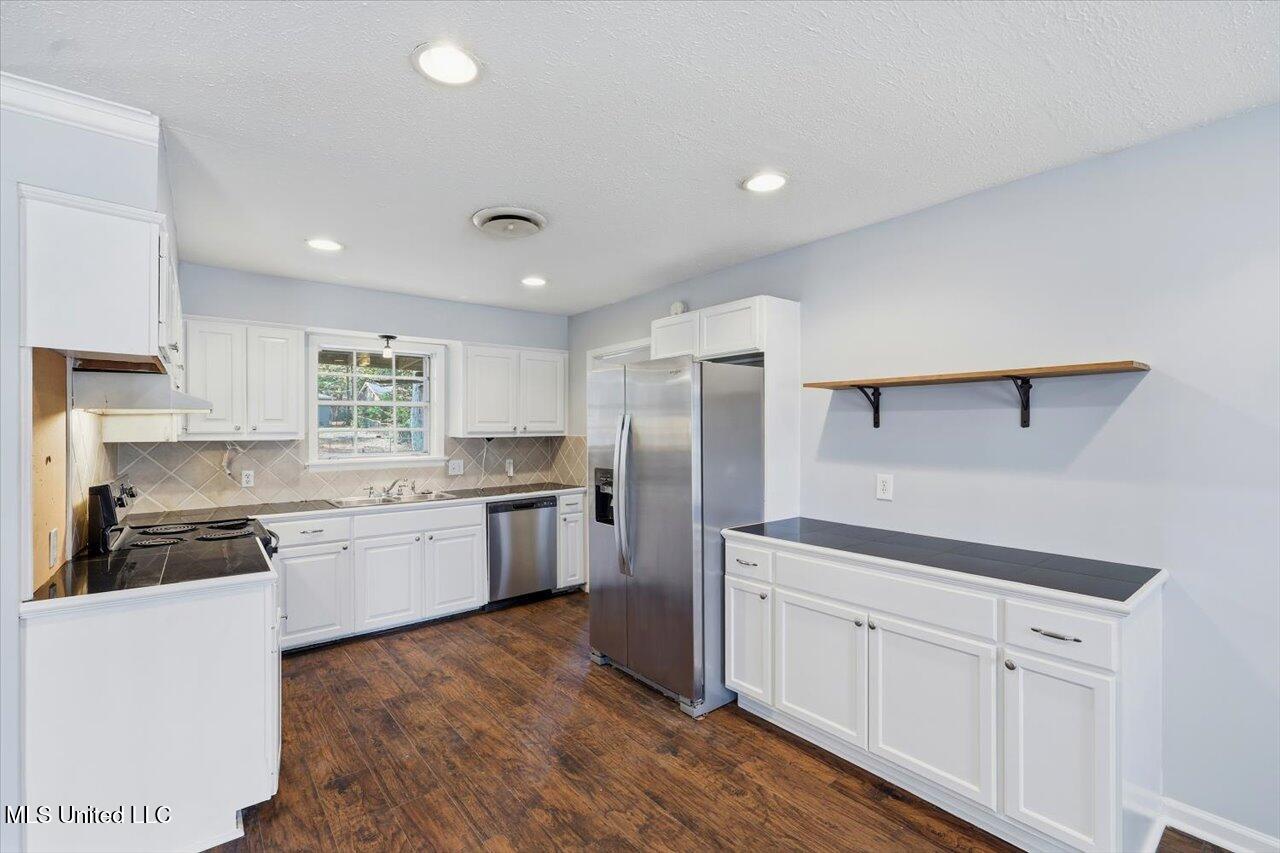 1214 Pineview Drive Clinton, MS 39056 - Photo 9 of 27 09-1214 Pineview Dr _ Home Tours MS