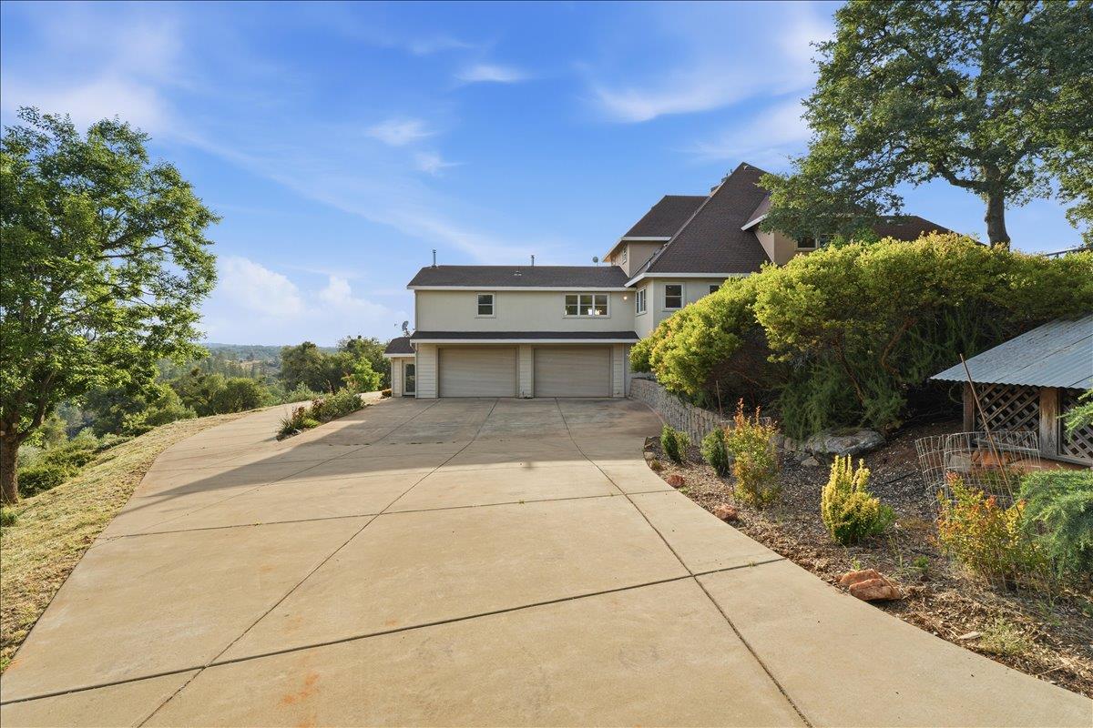5525 Green Valley Road Placerville, CA 95667 - Photo 6 of 53 Bring the cars, trucks and toys, there is space for everything