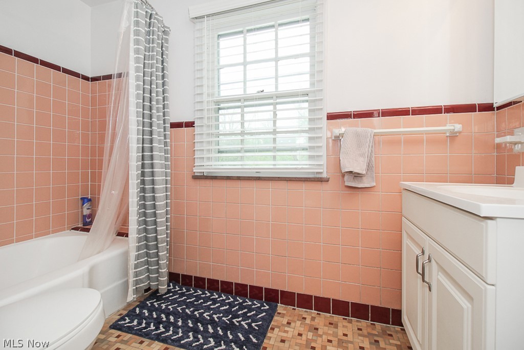 2572 Ashurst Road University Heights, OH 44118 - Photo 16 of 26