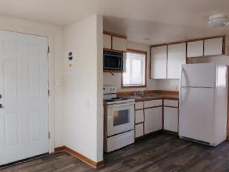 433 Southeast 9th Street Madras, OR 97741 - Photo 26 of 27 Small unit kitchen
