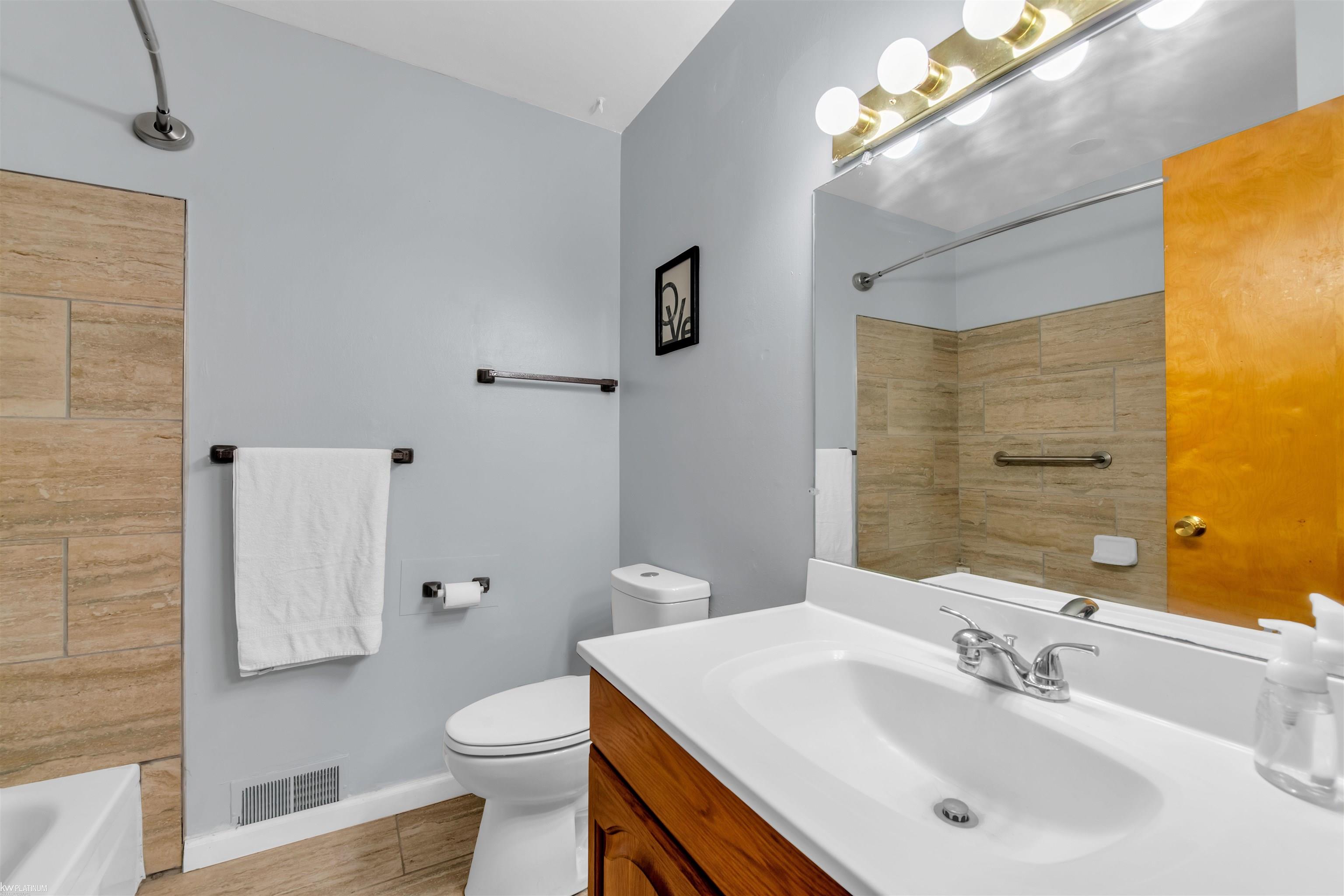 29201 Hayes Road, Unit 47 Warren, MI 48088 - Photo 13 of 16 50116011-12.JPG
