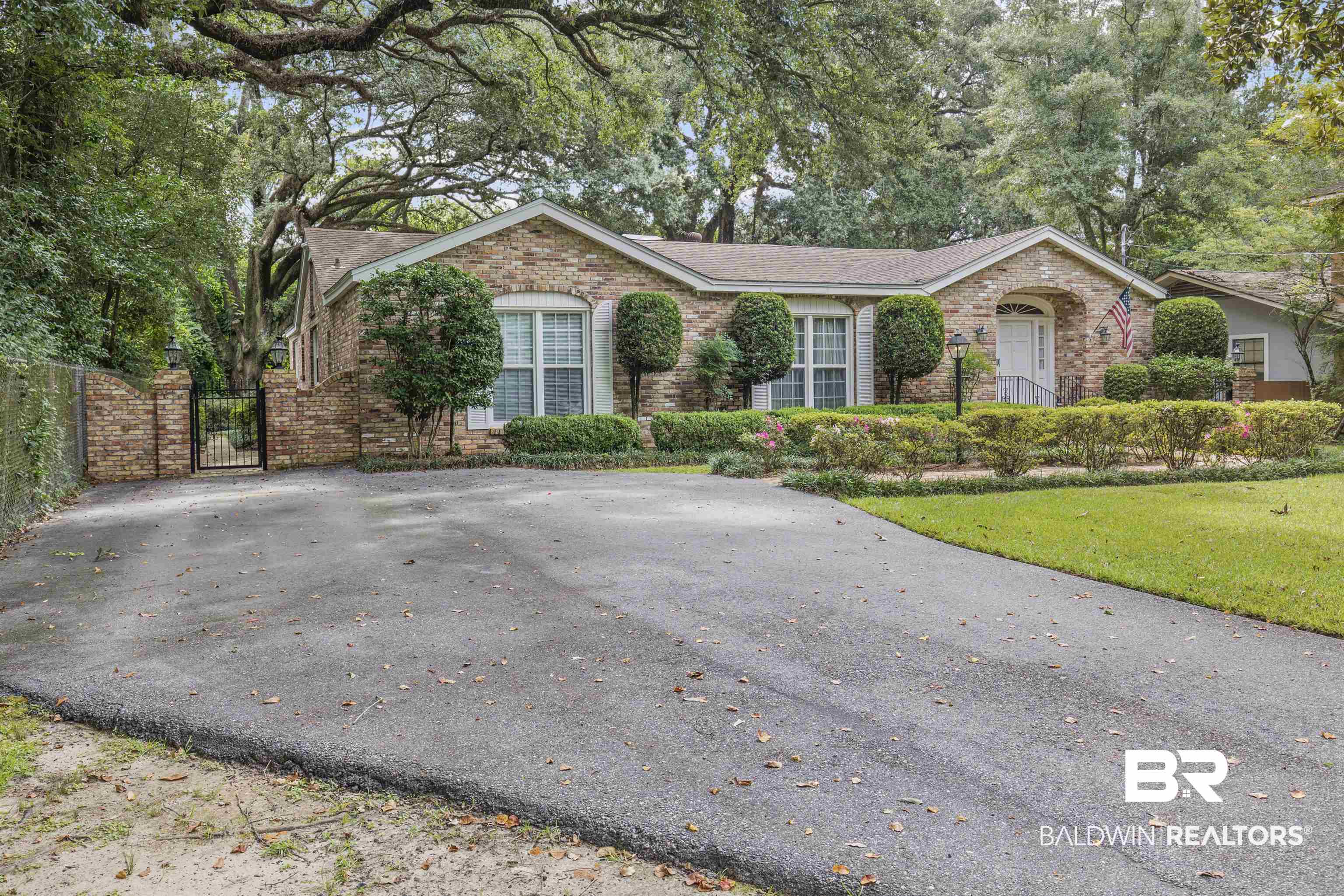 755 Sue Lane Mobile, AL 36693 - Photo 2 of 29