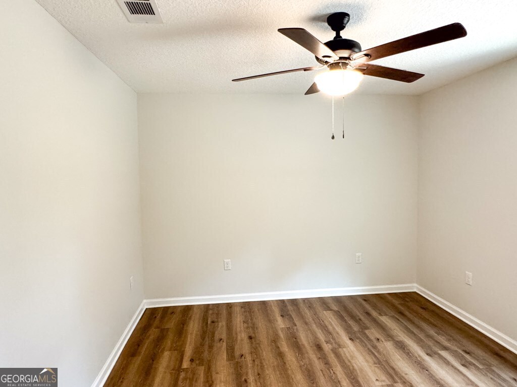 808 Satilla Boulevard Waycross, GA 31501 - Photo 13 of 29 a view of an empty room with a window