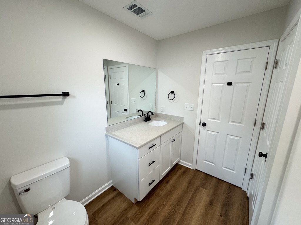808 Satilla Boulevard Waycross, GA 31501 - Photo 19 of 29 a spacious bathroom with a toilet sink and mirror