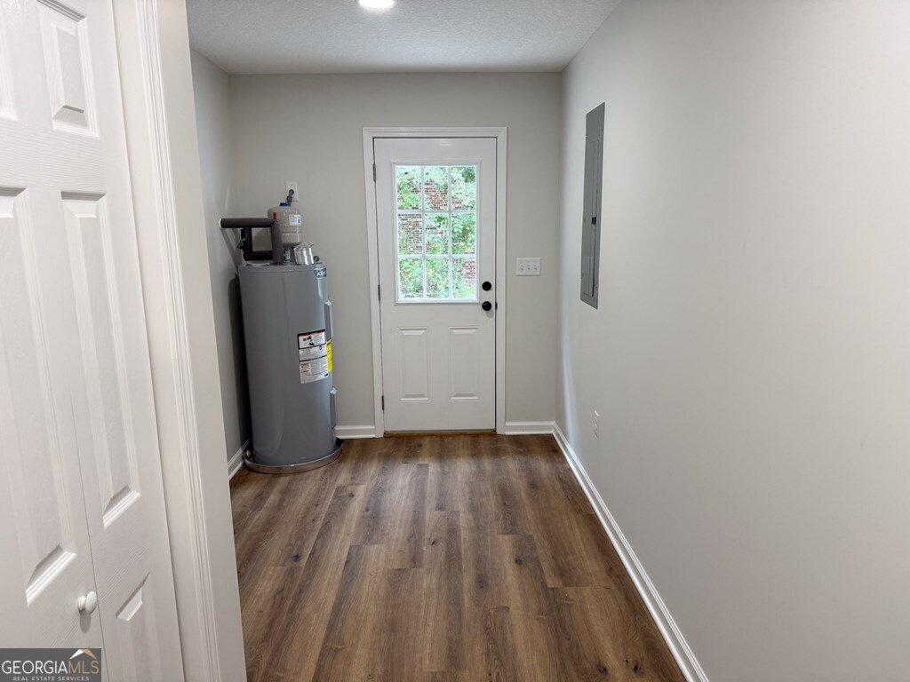 808 Satilla Boulevard Waycross, GA 31501 - Photo 24 of 29 a view of a hallway with wooden floor and closet