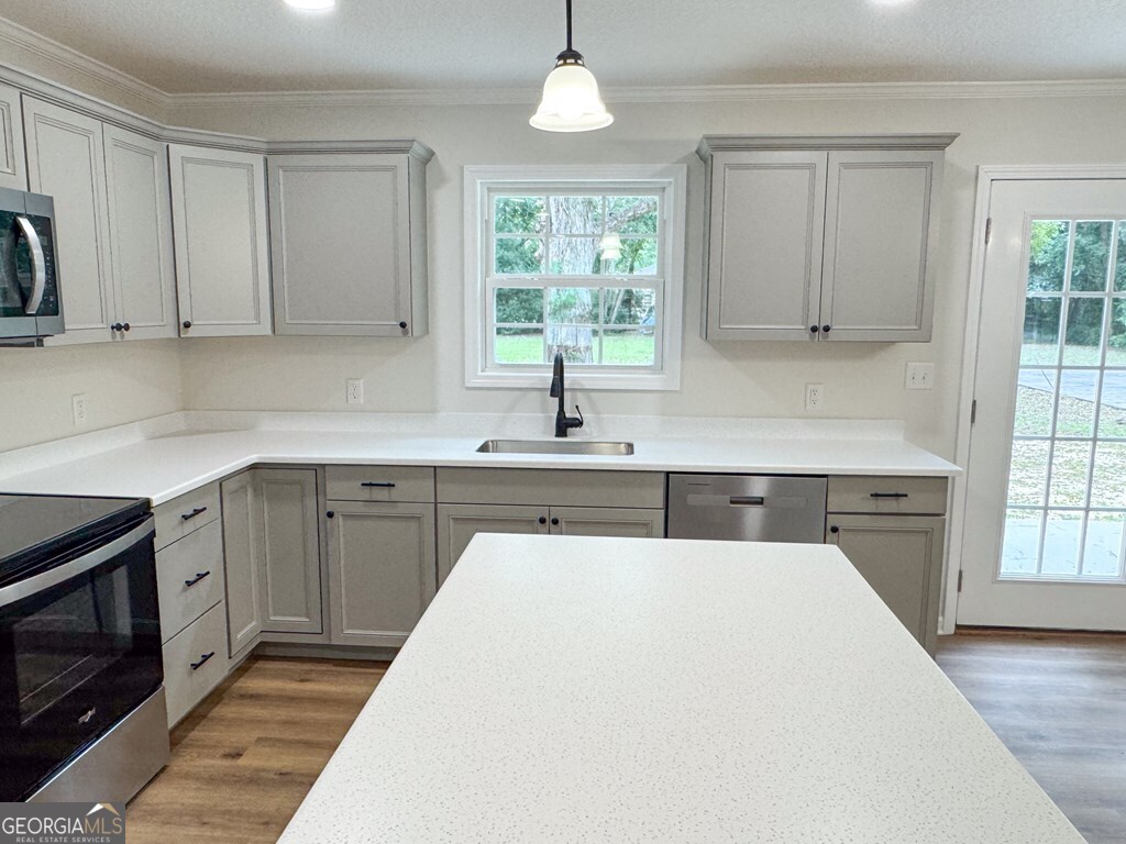 808 Satilla Boulevard Waycross, GA 31501 - Photo 7 of 29 a kitchen with a stove a sink and a microwave
