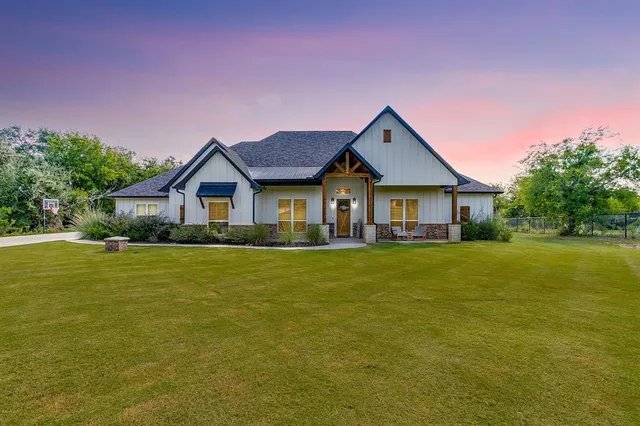 $840,000 | 304 Red Roan Road, Weatherford, TX 76087